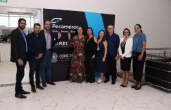 Senadora Kátia Abreu visita stand da Fecomércio e Sirecom