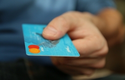 ​Cartão de crédito é a maior dívida para 74,1% das famílias palmenses